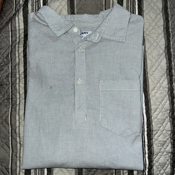 Old Navy Men’s Everyday Built-In Flex Henley Oxford Shirt - Picture 2 of 6